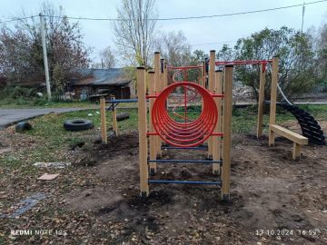Установлен детский универсальный игровой комплекс во дворе жилого дома 2024